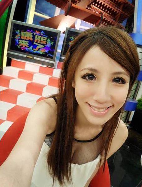 我愛黑澀會F奶瑤瑤 越來越正