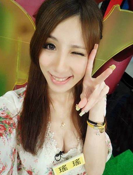 我愛黑澀會F奶瑤瑤 越來越正