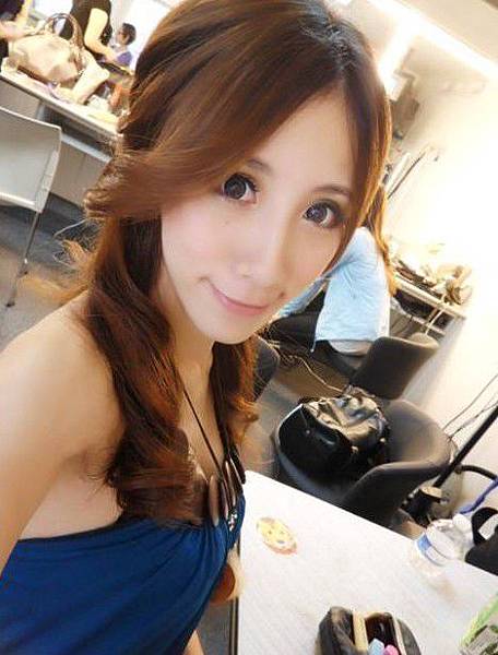 我愛黑澀會F奶瑤瑤 越來越正