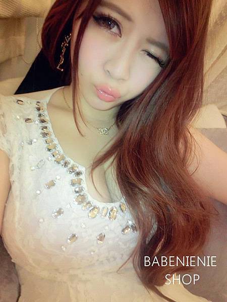 34E 臉書正妹 劉六寧