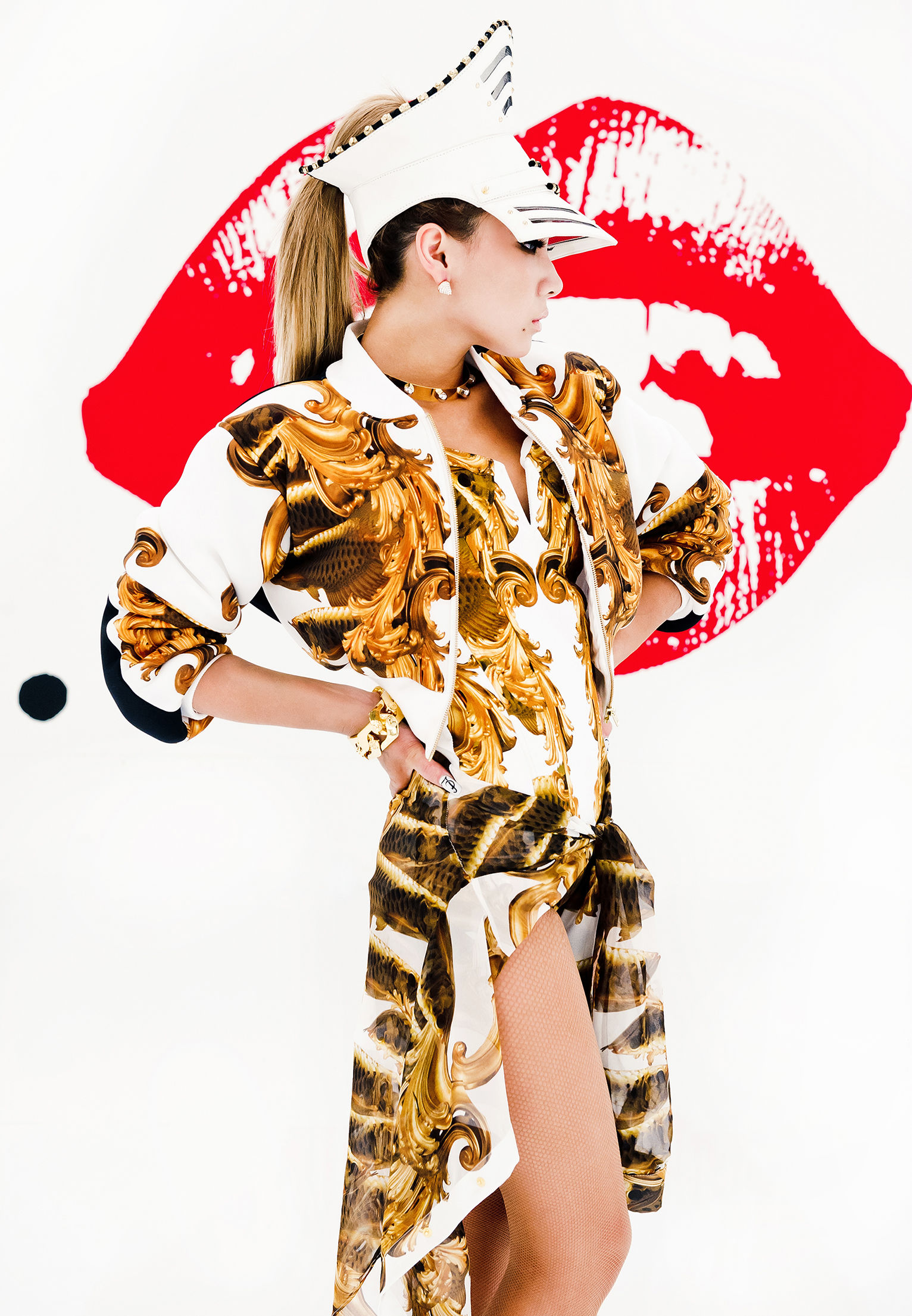 出道四年來第一次！GIRL POWER 天團【2NE1】隊長CL改當<THE BADDEST FEMALE> 【BIGBANG】師兄G-DRAGON、TAEYANG力挺跨刀演出 推出不到24小時刷新新紀錄！ 破天荒！YG娛樂首度授權台灣華納5/31(五) 全台數位通路與韓國同步發行 CL最新單曲<THE BADDEST FEMALE> 6/6(四)FOX娛樂台獨家首播