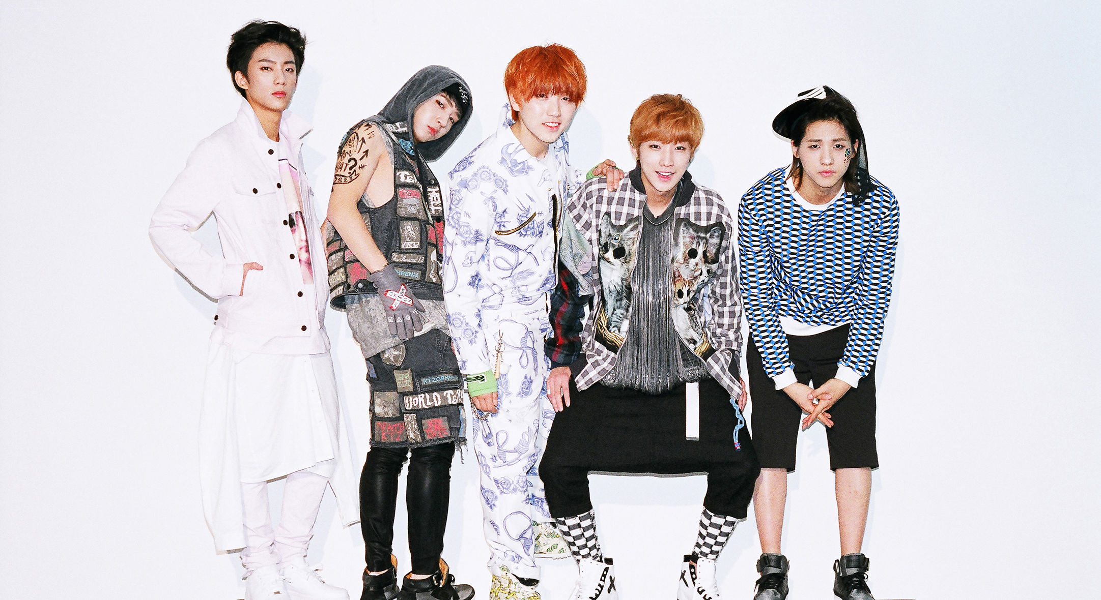   韓國大勢當紅偶像【B1A4】獲得第一名肯定 團員們眼淚大爆發 台灣歌迷好熱情！團員們難忘台灣歌迷所製作驚喜影片與生日蛋糕 【B1A4台灣BANA 2000+ 呼朋引伴一起來為B1A4集氣加油! 】活動倒數計時 『B1A4超級精選2』台灣獨占限定盤豪華雙版本 5/31(五)開始搶購+數位搶先聽  6/21(五)全台發行