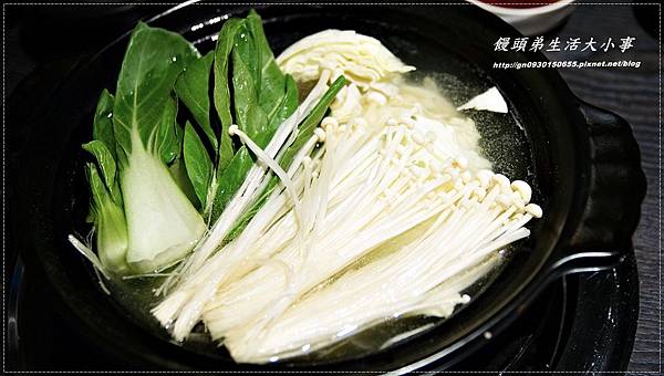 【食記/新北市】三個愛好燒肉的年輕人創開的日式燒烤♪♪九龍炭火燒肉海鮮火鍋♪♪ 【食記/新北市】三個愛好燒肉的年輕人創開的日式燒烤♪♪九龍炭火燒肉海鮮火鍋♪♪