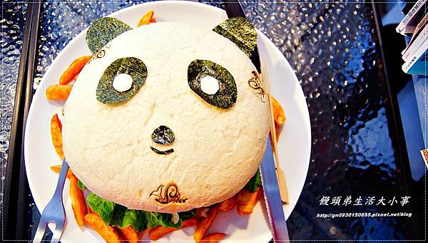 【食記/台南市】比臉還要大的圓仔無敵大漢堡♪♪雙魚2次方美式漢堡♪♪ 【食記/台南市】比臉還要大的圓仔無敵大漢堡♪♪雙魚2次方美式漢堡♪♪