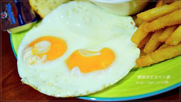 【食記/新北市】隱藏小巷弄裡,超犯規的蛋汁PIZZA♪♪Brothers異國料理♪♪ 【食記/新北市】隱藏小巷弄裡,超犯規的蛋汁PIZZA♪♪Brothers異國料理♪♪