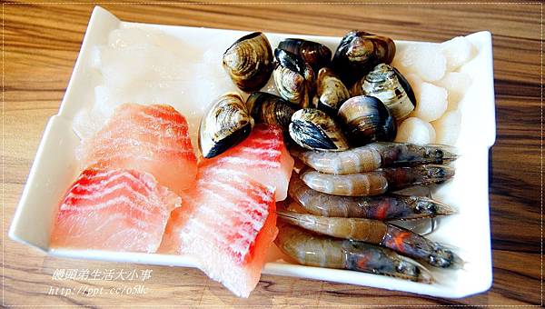 【食記/新北市】捷運美食~採用天然的食材,讓妳喝到精隨的湯頭 ♪♪饗宴精緻石頭火鍋♪♪ 【食記/新北市】捷運美食~採用天然的食材,讓妳喝到精隨的湯頭 ♪♪饗宴精緻石頭火鍋♪♪