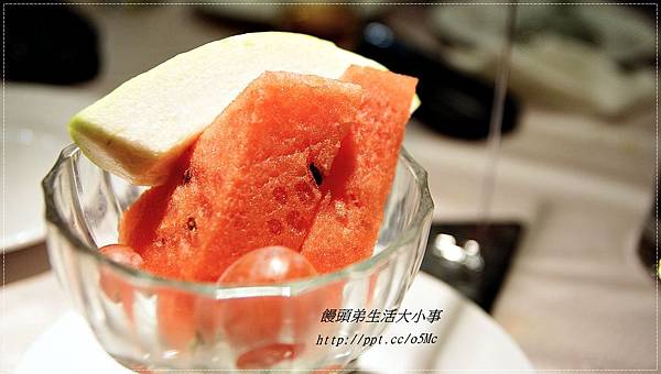 【食記/台北市】秋令進補,吃這超大塊的排翅就準沒錯♪♪橋園♪♪ 【食記/台北市】秋令進補,吃這超大塊的排翅就準沒錯♪♪橋園♪♪