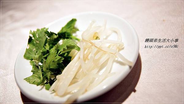 【食記/台北市】秋令進補,吃這超大塊的排翅就準沒錯♪♪橋園♪♪ 【食記/台北市】秋令進補,吃這超大塊的排翅就準沒錯♪♪橋園♪♪