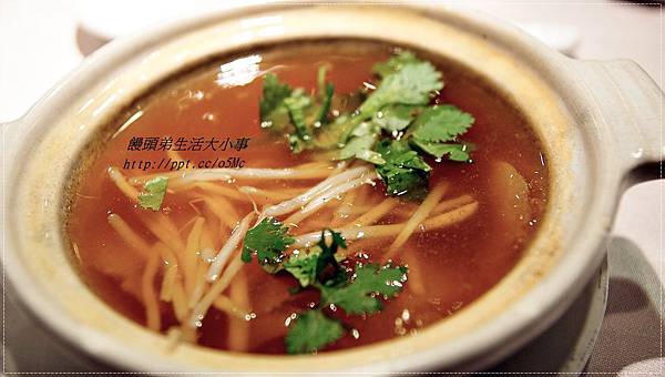 【食記/台北市】秋令進補,吃這超大塊的排翅就準沒錯♪♪橋園♪♪ 【食記/台北市】秋令進補,吃這超大塊的排翅就準沒錯♪♪橋園♪♪