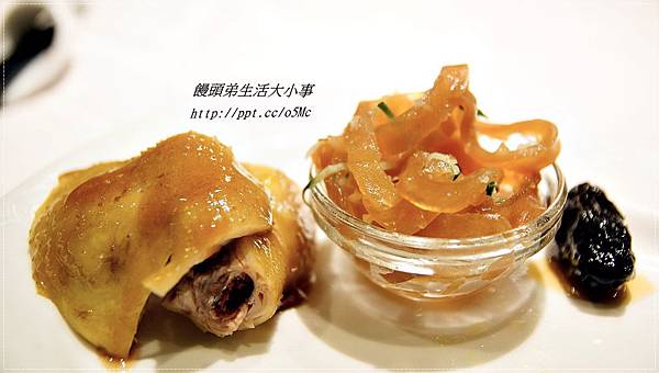 【食記/台北市】秋令進補,吃這超大塊的排翅就準沒錯♪♪橋園♪♪ 【食記/台北市】秋令進補,吃這超大塊的排翅就準沒錯♪♪橋園♪♪