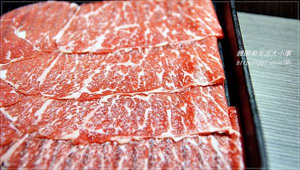 【食記/新北市】捷運美食~CP值極高,多達80種新鮮精緻的菜色食材♪♪文岩文岩燒蜀辣鴛鴦 【食記/新北市】捷運美食~CP值極高,多達80種新鮮精緻的菜色食材♪♪文岩文岩燒蜀辣鴛鴦