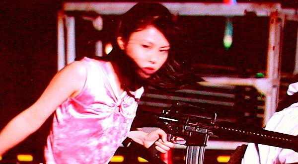 少女拿槍 少女拿槍