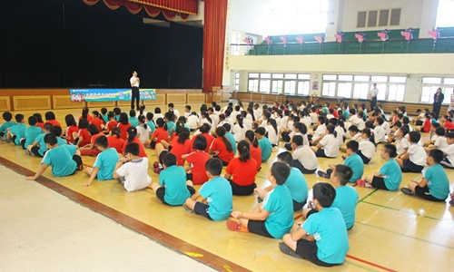 嘉義市崇文國小率先於新學期的伊始實施校園晨間禪坐 嘉義市崇文國小率先於新學期的伊始實施校園晨間禪坐