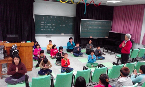 新竹縣新埔鎮枋寮國小四年級同學的聯課活動:禪定 新竹縣新埔鎮枋寮國小四年級同學的聯課活動:禪定
