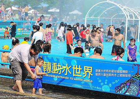 2013宜蘭童玩節~冬山河親水公園的水域~我是宜蘭民宿小管家葛瑞絲