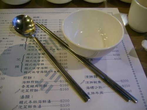 韓國講究餐桌禮儀 先喝湯後吃飯 湯匙成主要餐具 | 文章內置圖片