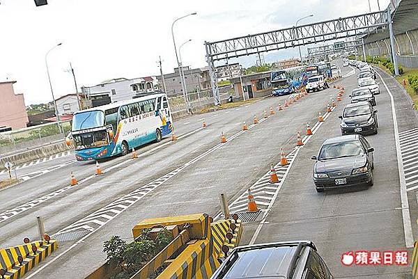 減雪隧塞車 客運優先上國道5號 減雪隧塞車 客運優先上國道5號
