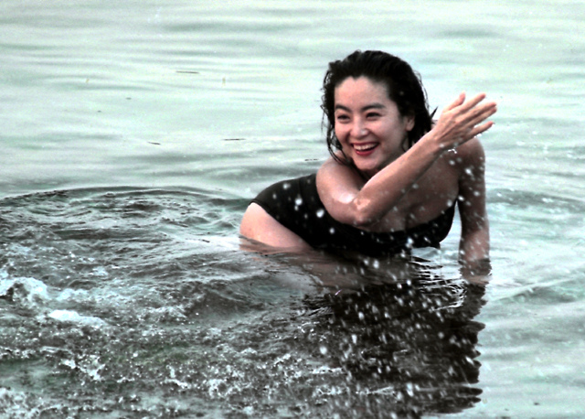 林青霞淺灘戲水 林青霞淺灘戲水