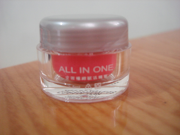 台顏全效極緻賦活精華