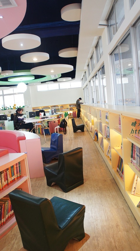 豐原圖書館二樓 兒童書區 (5).JPG