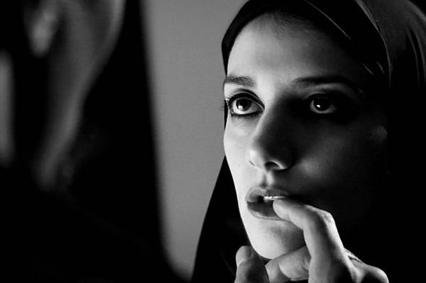 a-girl-walks-home-alone-at-night-02 a-girl-walks-home-alone-at-night-02