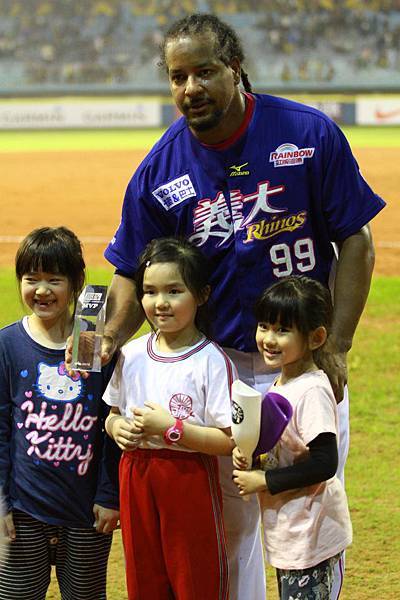 165425_324600850999700_1809877404_n