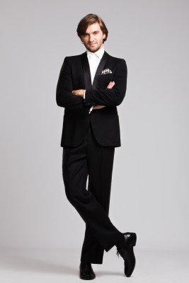 出席不同的場合，須穿著搭配不同款式的西裝