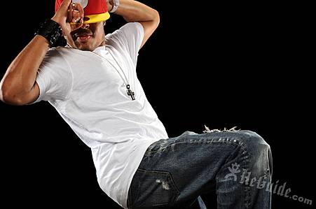 扯破牛仔褲搞時尚 扯破牛仔褲搞時尚