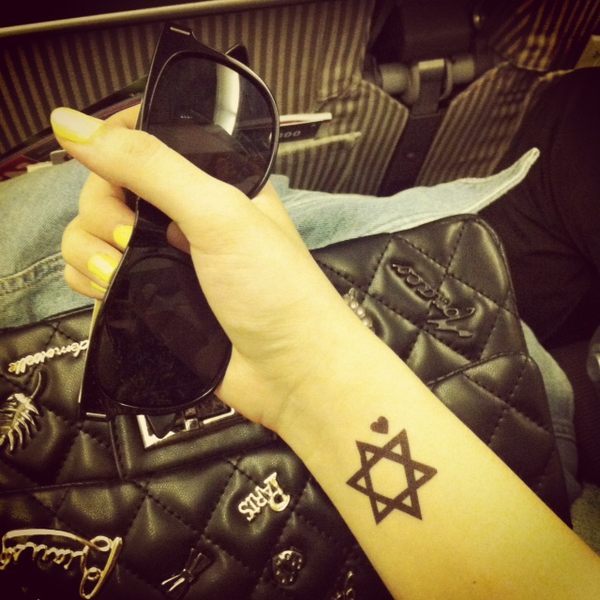 1231214577-ac-2449xf7x0600x0600-m[1]