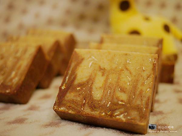 蜂蜜燕麥牛奶皂055-wm.JPG