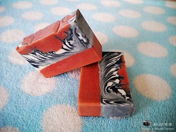 1030720 粉紅礦泥斑馬皂010-wm