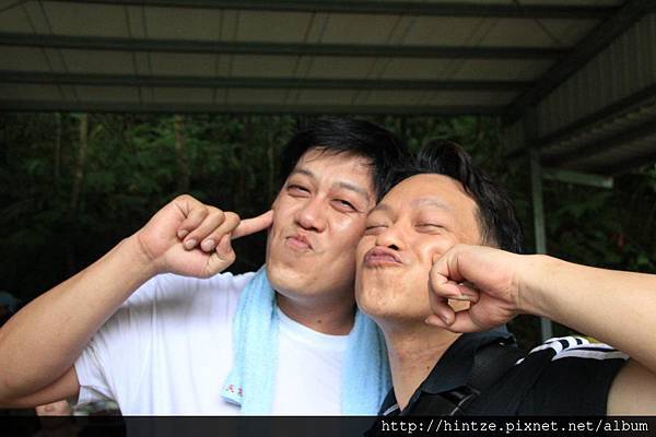 534939_252856788159613_1508329421_n