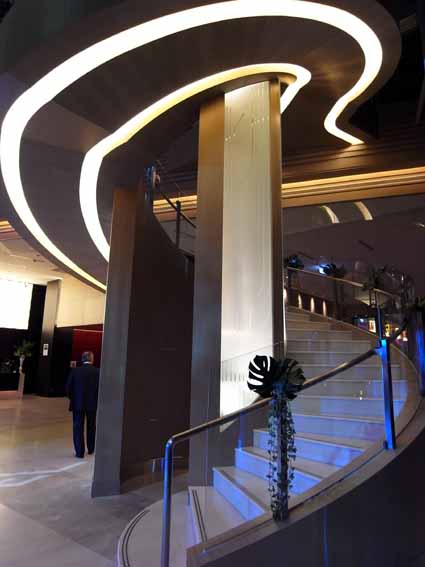 樓梯.jpg 樓梯.jpg