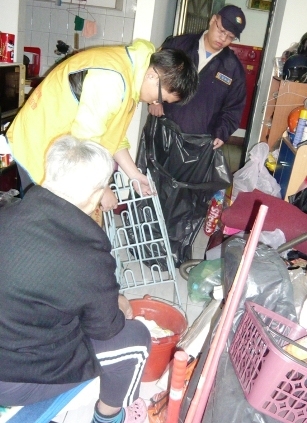11.JPG 2012寒冬助老1.JPG