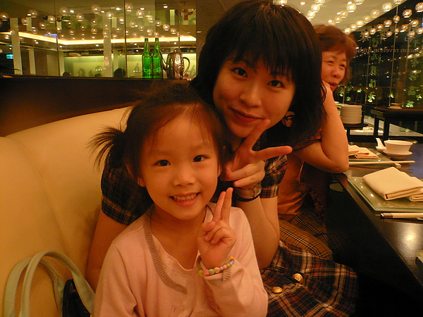 吃飯前與馬娃拍照 吃飯前與馬娃拍照