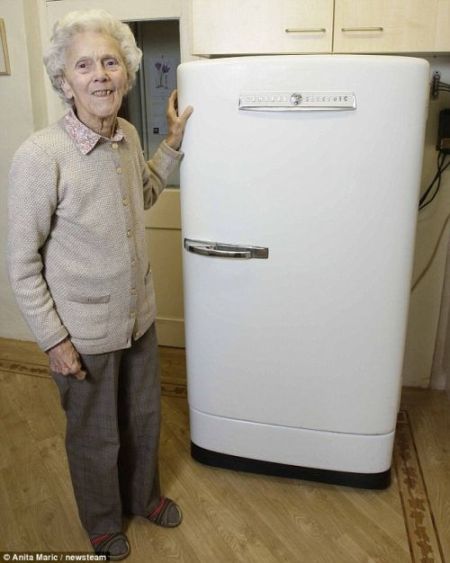 British-oldest-fridge-1.jpg British-oldest-fridge-1.jpg