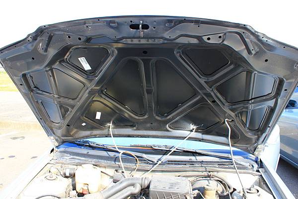 引擎蓋要先擦一下