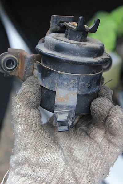 舊濾芯連同固定座