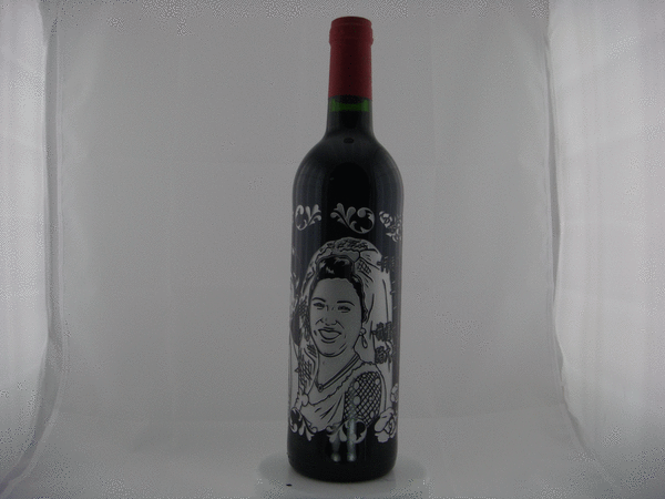 Golden Memory酒瓶雕刻-知名綜藝主持人豬哥亮大哥360度旋繞式感謝紀念酒瓶雕刻2.gif