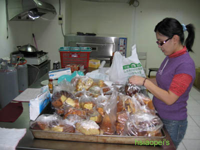 081127烤不停-佳怡和蛋糕們.jpg 081127烤不停-佳怡和蛋糕們.jpg