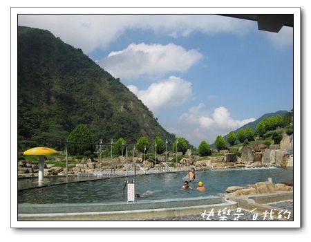 泳池.jpg 泳池.jpg