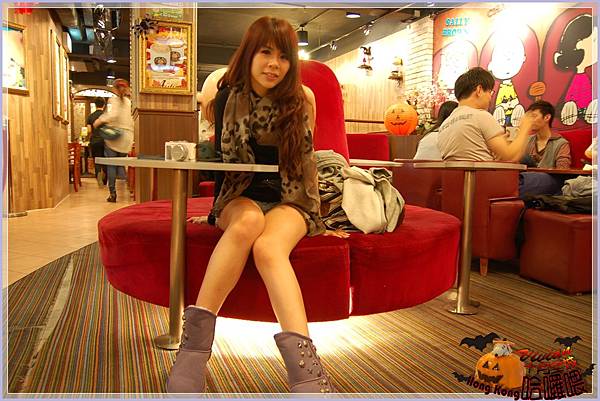 桌椅系列~紅色沙發區