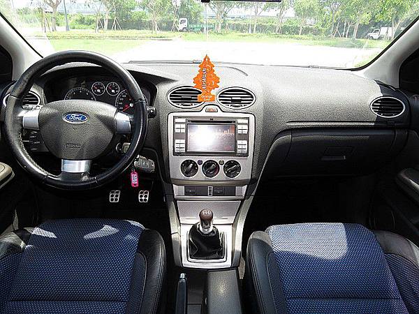 華南汽車中古車二手車小型車 05 Ford 福特focus 黑5門手排00cc 天窗 Sum華南汽車廣場 Pchome 個人新聞台