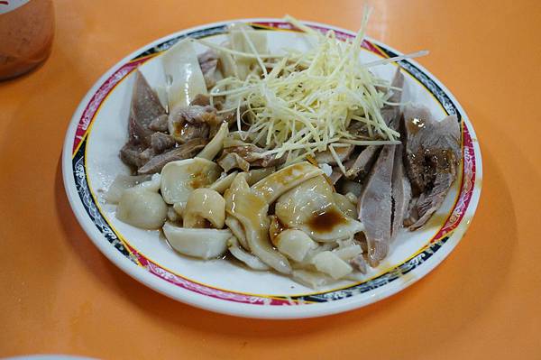 台北美食推薦-信義線東門站-好吃的＂黃媽媽米粉湯＂（食尚玩家推薦）