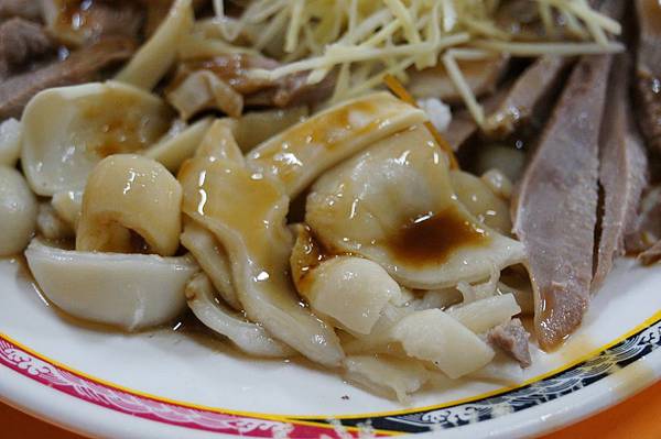 台北美食推薦-信義線東門站-好吃的＂黃媽媽米粉湯＂（食尚玩家推薦）