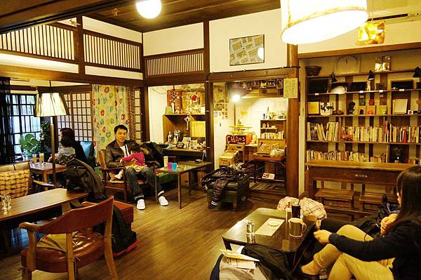 宜蘭景點推薦-我在日式古蹟裡，喝咖啡慵懶的睡著了＂賣捌所＂