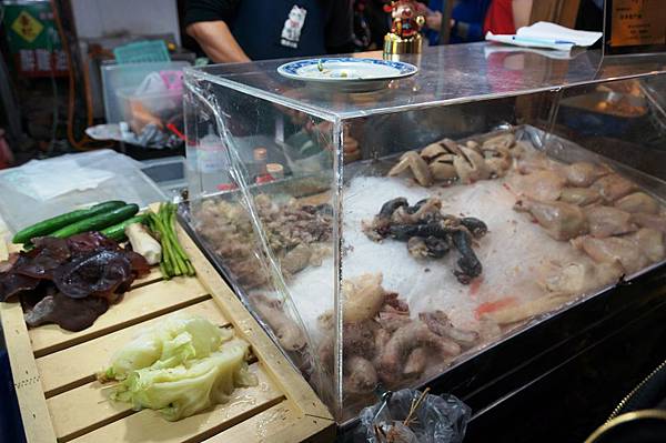 20140315台北美食推薦-樂華夜市出乎意料好吃的油雞＂無骨戰鬥機＂