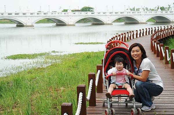 台南景推薦-台灣也有超美的白宮喔 "台南都會公園奇美博物館"