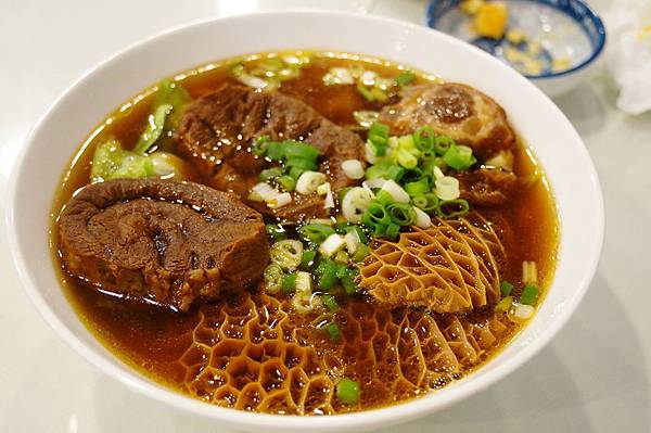 宜蘭美食推薦-此生必吃的在地美味宜蘭百大名店＂龍記牛肉麵＂