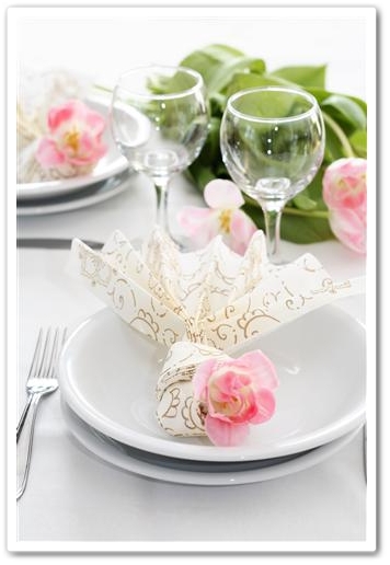 table%20setting%20with%20embroidered%20napkin%20&%20flower%20(Small)
